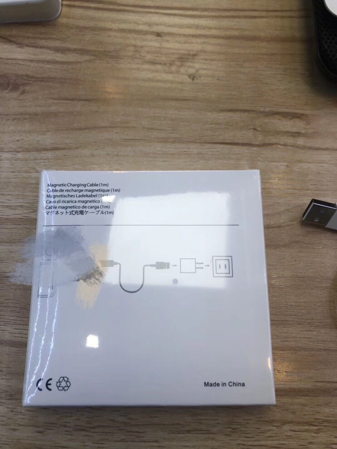 2-in-1 Charging Cable with Magnetic Wireless Dock